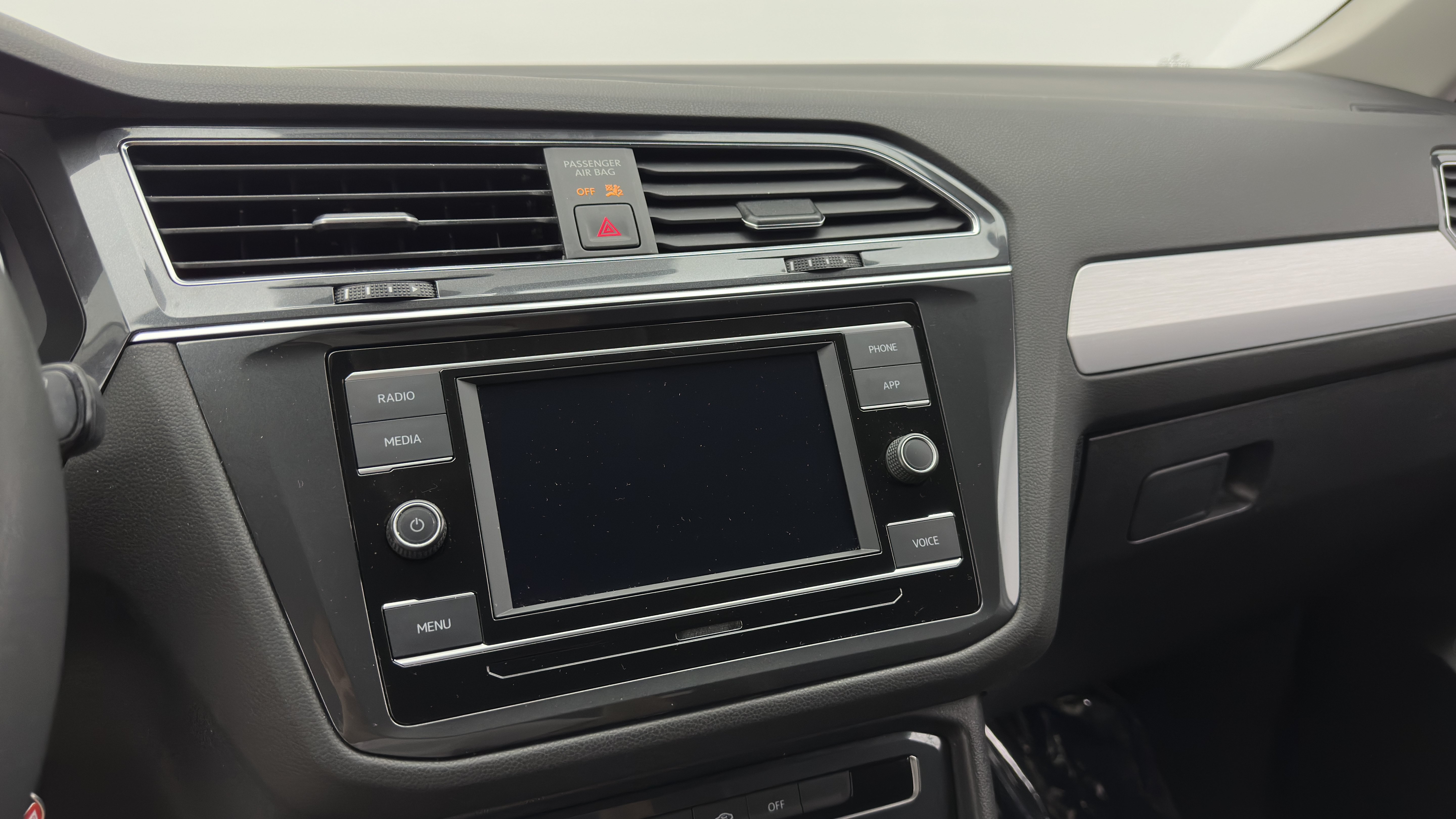 Used 2020 Volkswagen Tiguan S FWD image 17