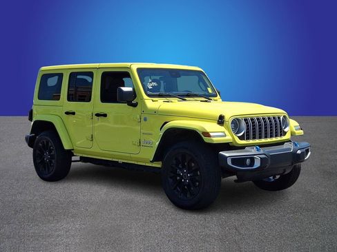 Used 2024 Jeep Wrangler Unlimited Sahara AWD/4WD image 3