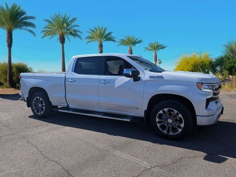 Used 2023 Chevrolet Silverado 1500 High Country w/ Technology Package image 8