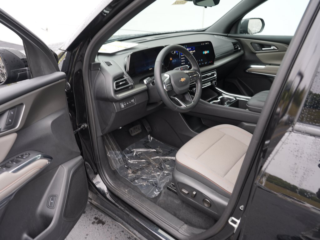 Certified 2026 Chevrolet Traverse LT w/ Driver Confidence Package AWD/4WD image 14