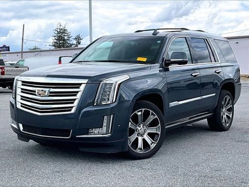 Used 2019 Cadillac Escalade Platinum image 2