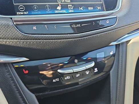 Used 2018 Cadillac XT5 Luxury w/ Driver Awareness Package image 19