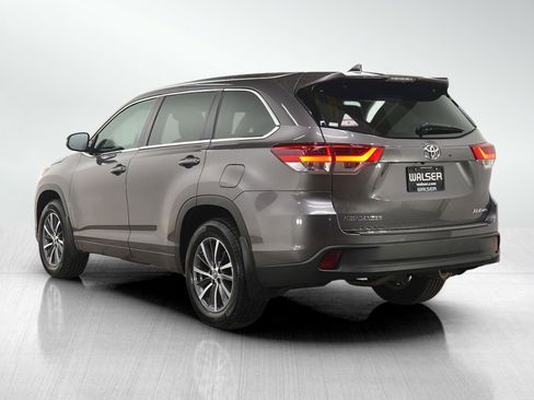 Used 2018 Toyota Highlander XLE image 3