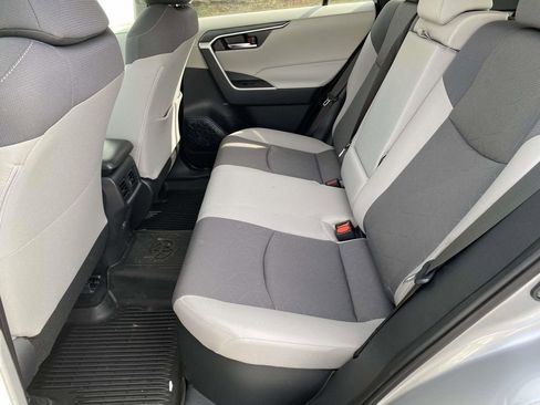 Used 2025 Toyota RAV4 XLE AWD/4WD image 6