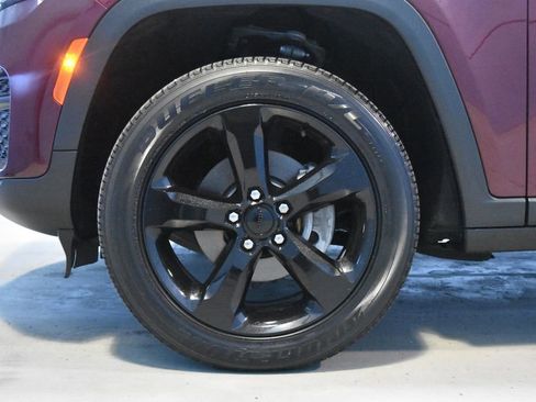 Used 2023 Jeep Grand Cherokee Altitude AWD/4WD image 25