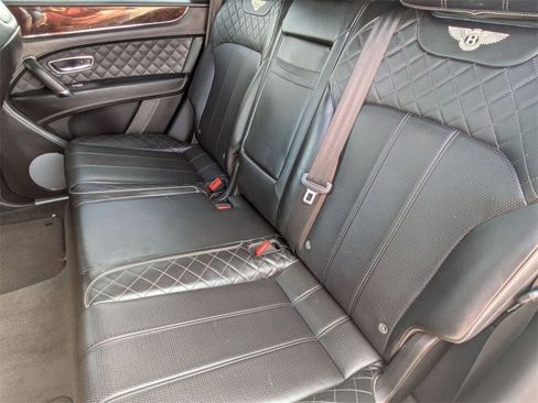 Used 2018 Bentley Bentayga image 30