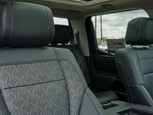 Used 2024 Toyota Tundra Limited AWD/4WD image 31