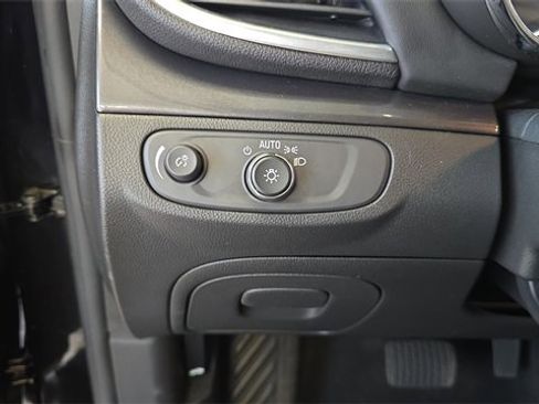 Used 2022 Buick Encore Preferred w/ Safety Package image 25