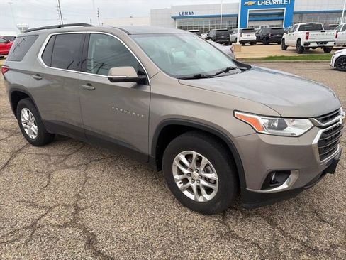 Used 2019 Chevrolet Traverse LT FWD image 2