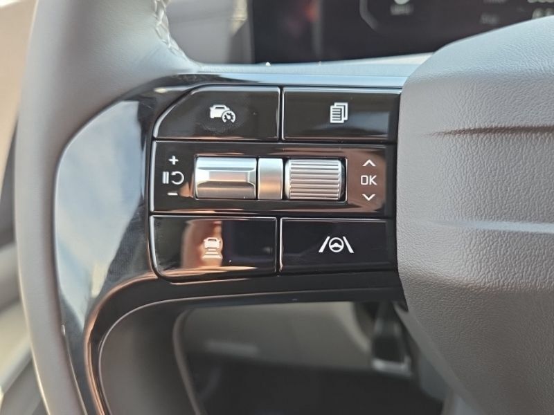New 2027 Kia Carnival SX FWD image 35