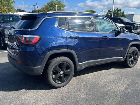 Used 2020 Jeep Compass Latitude w/ Cold Weather Group AWD/4WD image 4
