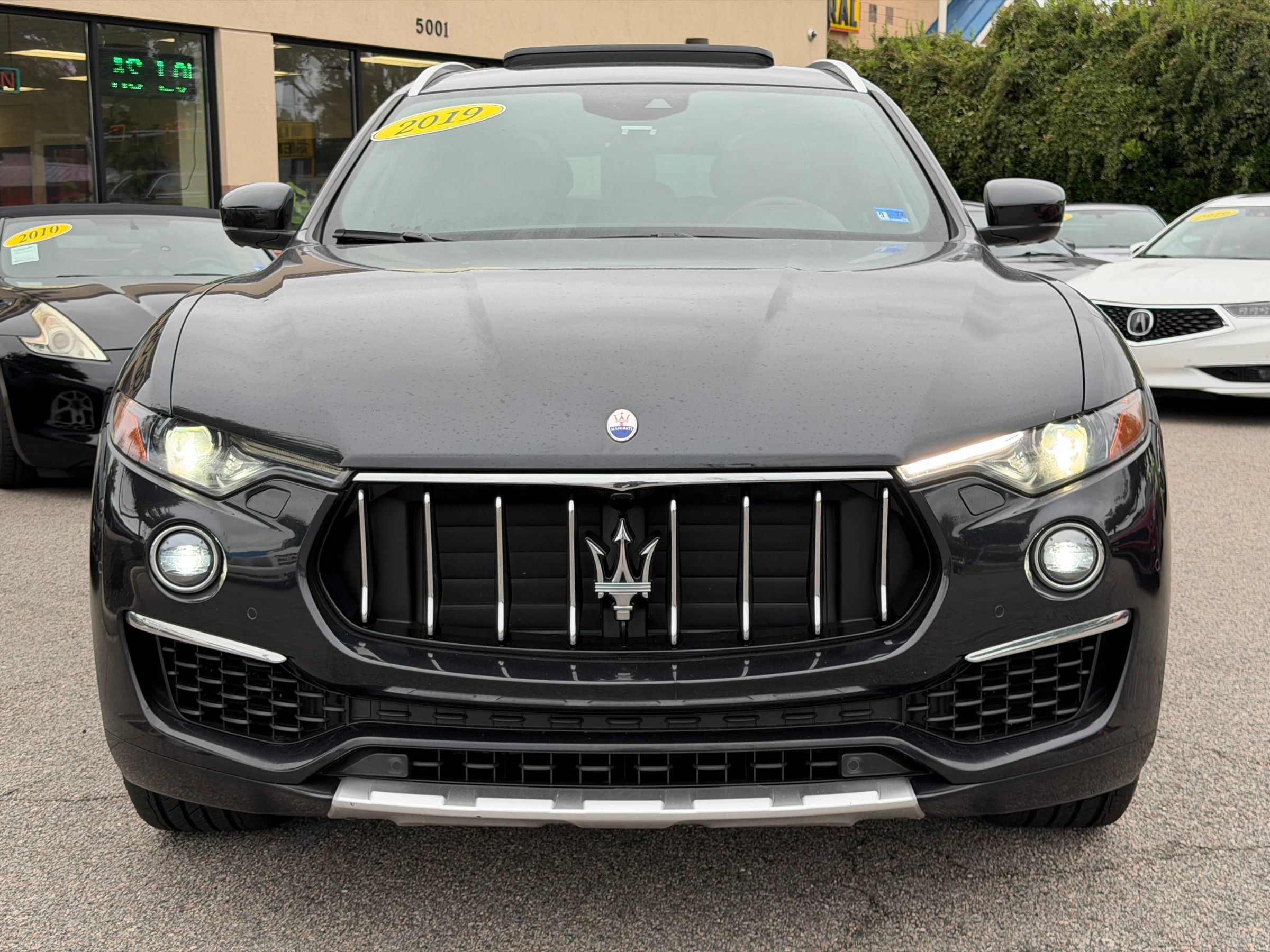 Used 2019 Maserati Levante GranLusso AWD/4WD image 2