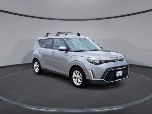 Used 2023 Kia Soul LX w/ Option Group 015 FWD image 2