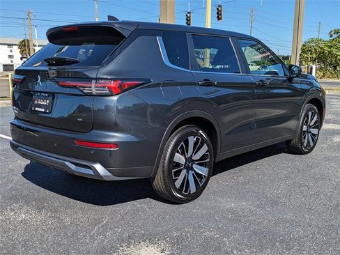 New 2025 Mitsubishi Outlander SE image 5