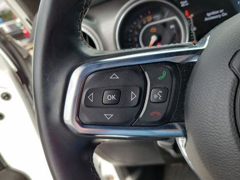 Used 2018 Jeep Wrangler Unlimited Sahara image 15