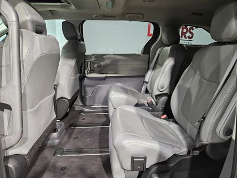 Certified 2024 Toyota Sienna Limited FWD image 36