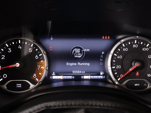Used 2019 Jeep Renegade Trailhawk w/ UConnect 8.4 Nav Group AWD/4WD image 4