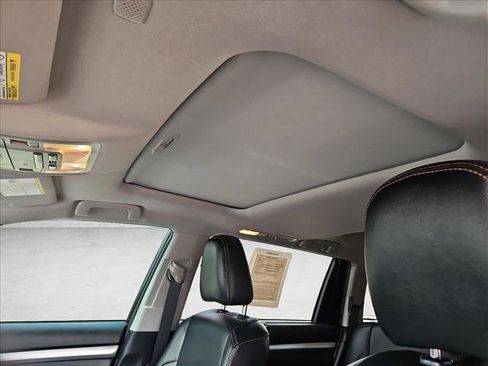 Used 2019 Toyota Highlander XLE AWD/4WD image 15