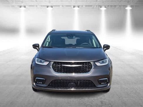 Certified 2022 Chrysler Pacifica Touring-L FWD image 3