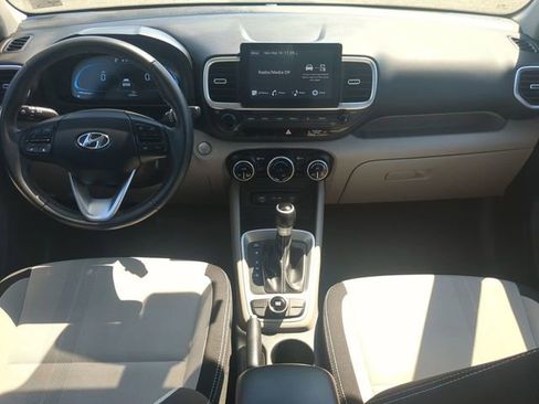 Used 2025 Hyundai Venue SEL FWD image 14
