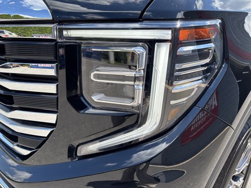 Used 2025 GMC Sierra 1500 SLT AWD/4WD image 9