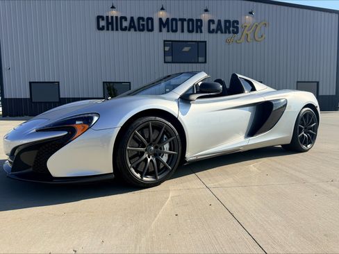 Used 2016 McLaren 650S Spider RWD image 2