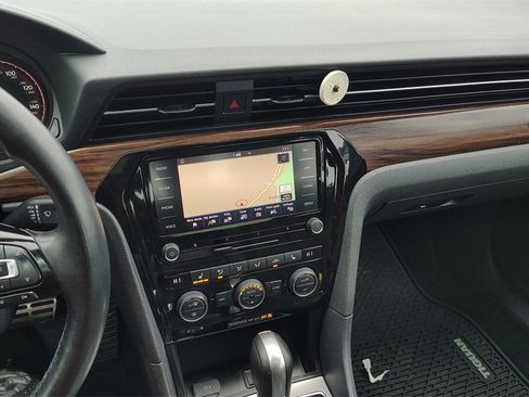 Used 2020 Volkswagen Passat 2.0T SEL image 19