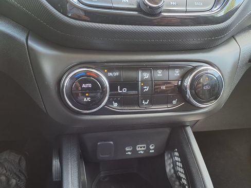 Used 2021 Chevrolet TrailBlazer LT w/ Convenience Package FWD image 26