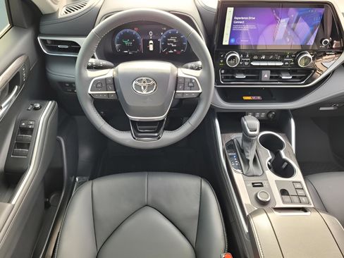 Certified 2026 Toyota Highlander XLE image 20