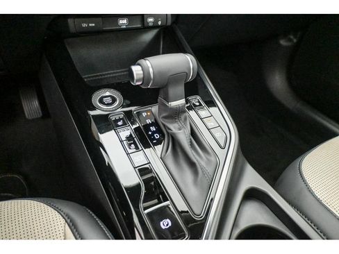 New 2026 Kia Niro FWD image 25