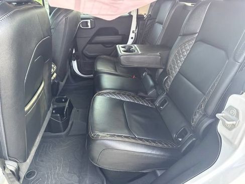 Used 2023 Jeep Gladiator Overland AWD/4WD image 6
