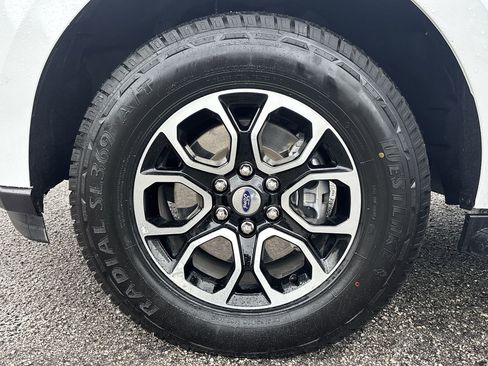 Certified 2024 Ford Expedition XLT image 35