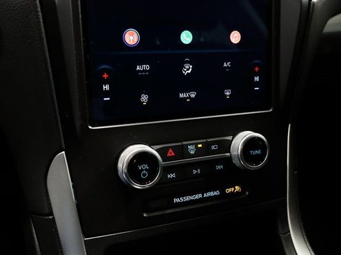 Certified 2021 Ford Edge SE image 32