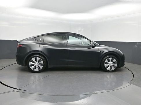 Used 2023 Tesla Model Y Long Range image 28