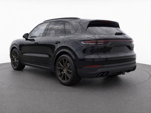 Certified 2022 Porsche Cayenne S AWD/4WD image 3