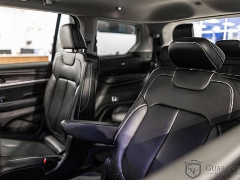 Used 2023 Jeep Grand Cherokee L Limited AWD/4WD image 31