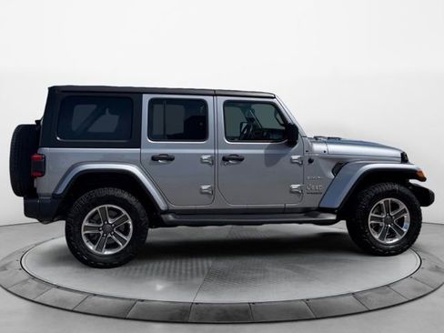 Used 2018 Jeep Wrangler Unlimited Sahara w/ Cold Weather Group AWD/4WD image 2