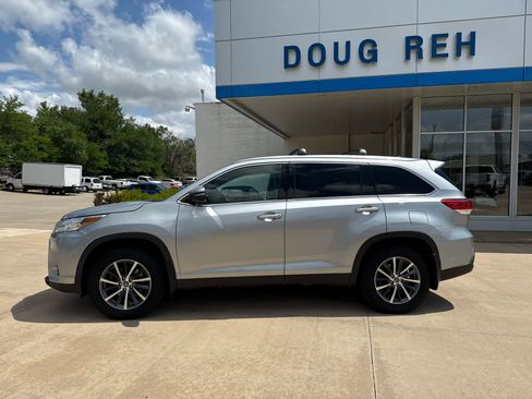 Used 2019 Toyota Highlander XLE image 9
