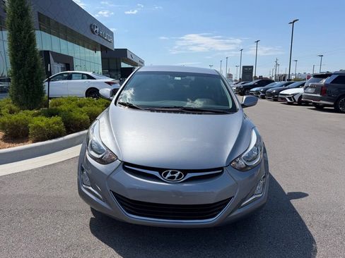 Used 2014 Hyundai Elantra SE w/ Option Group 02 FWD image 3