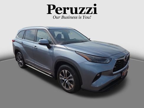 Used 2022 Toyota Highlander XLE image 1