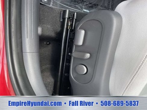 Used 2024 Hyundai Kona SEL AWD/4WD image 17