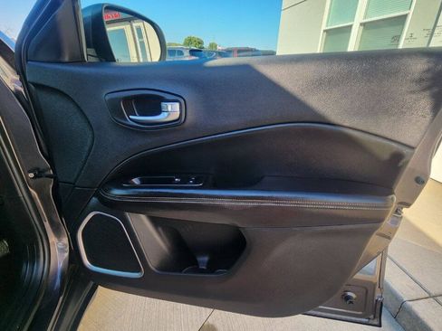 Used 2018 Jeep Compass Latitude w/ Popular Equipment Group FWD image 18