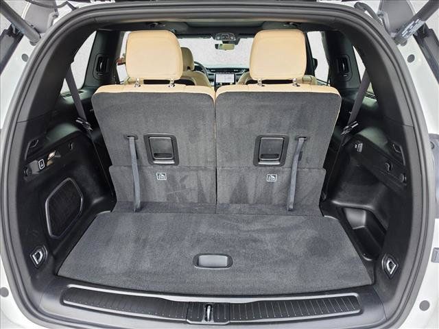 Used 2023 Jeep Grand Cherokee L Limited w/ Luxury Tech Group II AWD/4WD image 16