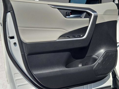 Used 2022 Toyota RAV4 XLE w/ Convenience Package image 19