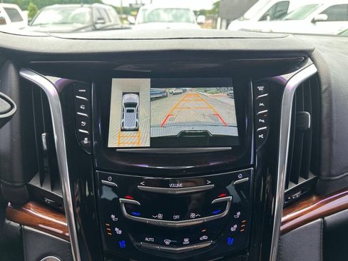 Used 2015 Cadillac Escalade ESV Luxury RWD image 12