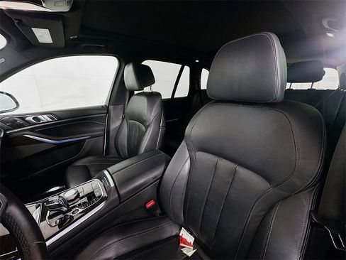 Used 2020 BMW X5 M50i image 21