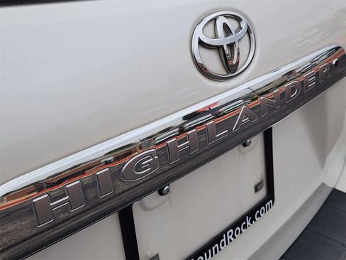 Used 2012 Toyota Highlander FWD image 12