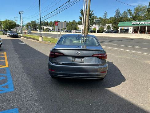 Used 2019 Volkswagen Jetta SE w/ Cold Weather Package FWD image 22