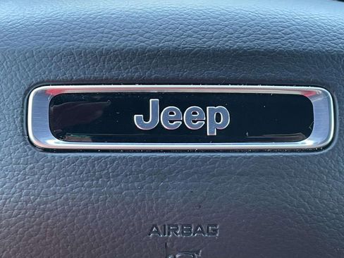 Used 2025 Jeep Grand Cherokee Laredo X w/ Luxury Tech Group I AWD/4WD image 31