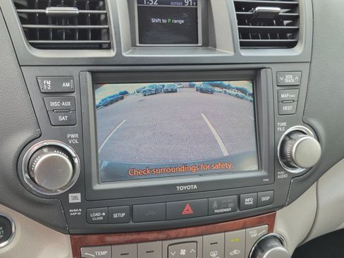 Used 2012 Toyota Highlander Limited w/ Tow Pkg FWD image 13